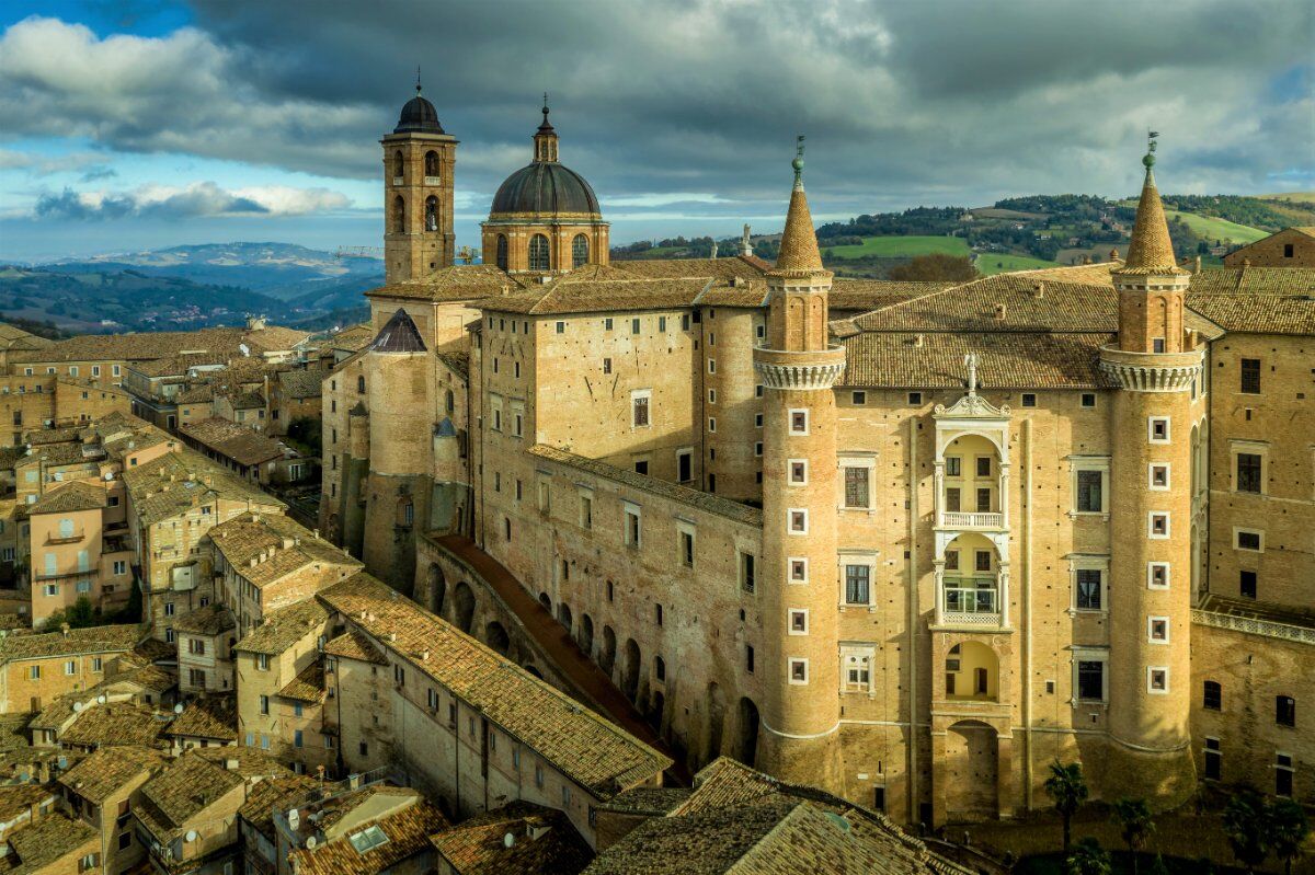 Il Palazzo Ducale di Urbino: Simbolo del Rinascimento (Online) desktop picture