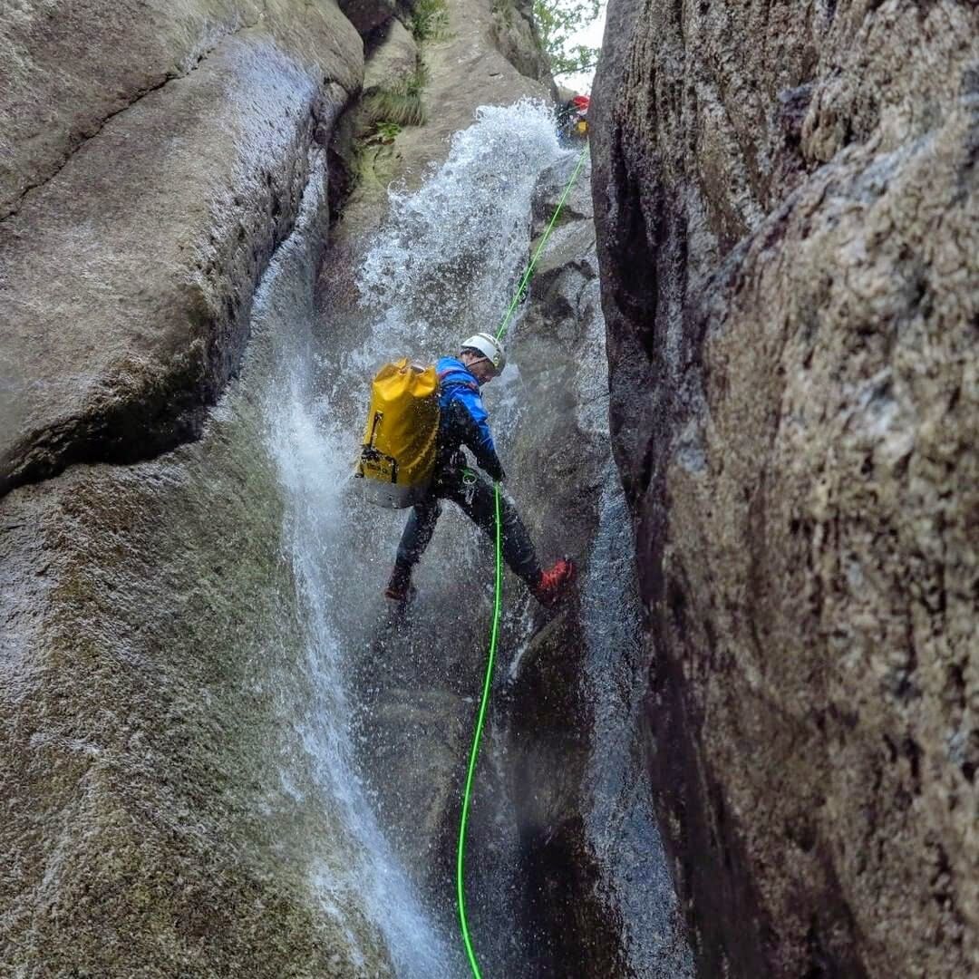 Un Entusiasmante Canyoning alle Pendici del Monte Rosa desktop picture