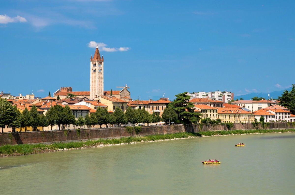 Verona Inedita: Rafting in Centro e Vista Panoramica della Città desktop picture