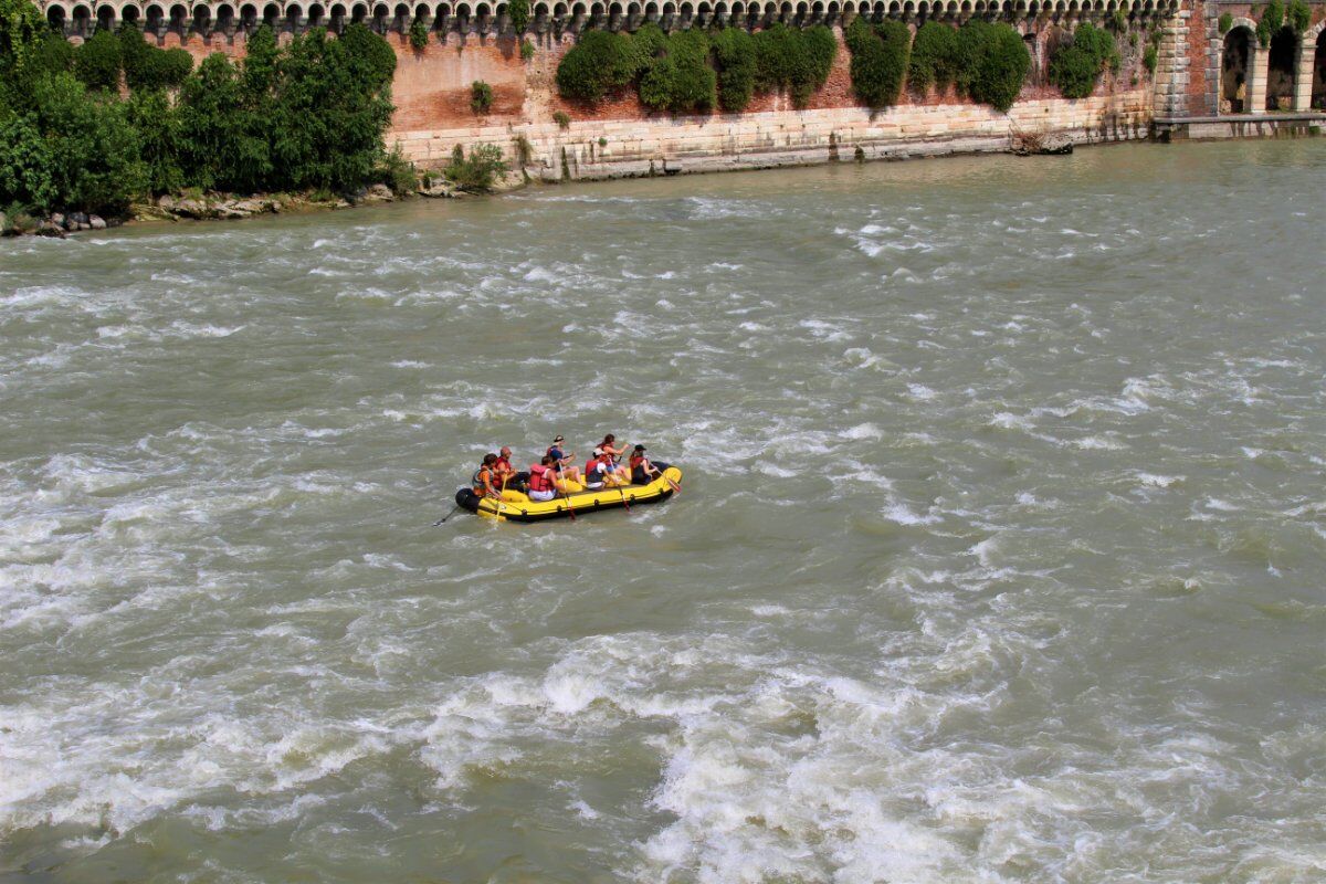 Verona Inedita: Rafting in Centro e Vista Panoramica della Città desktop picture