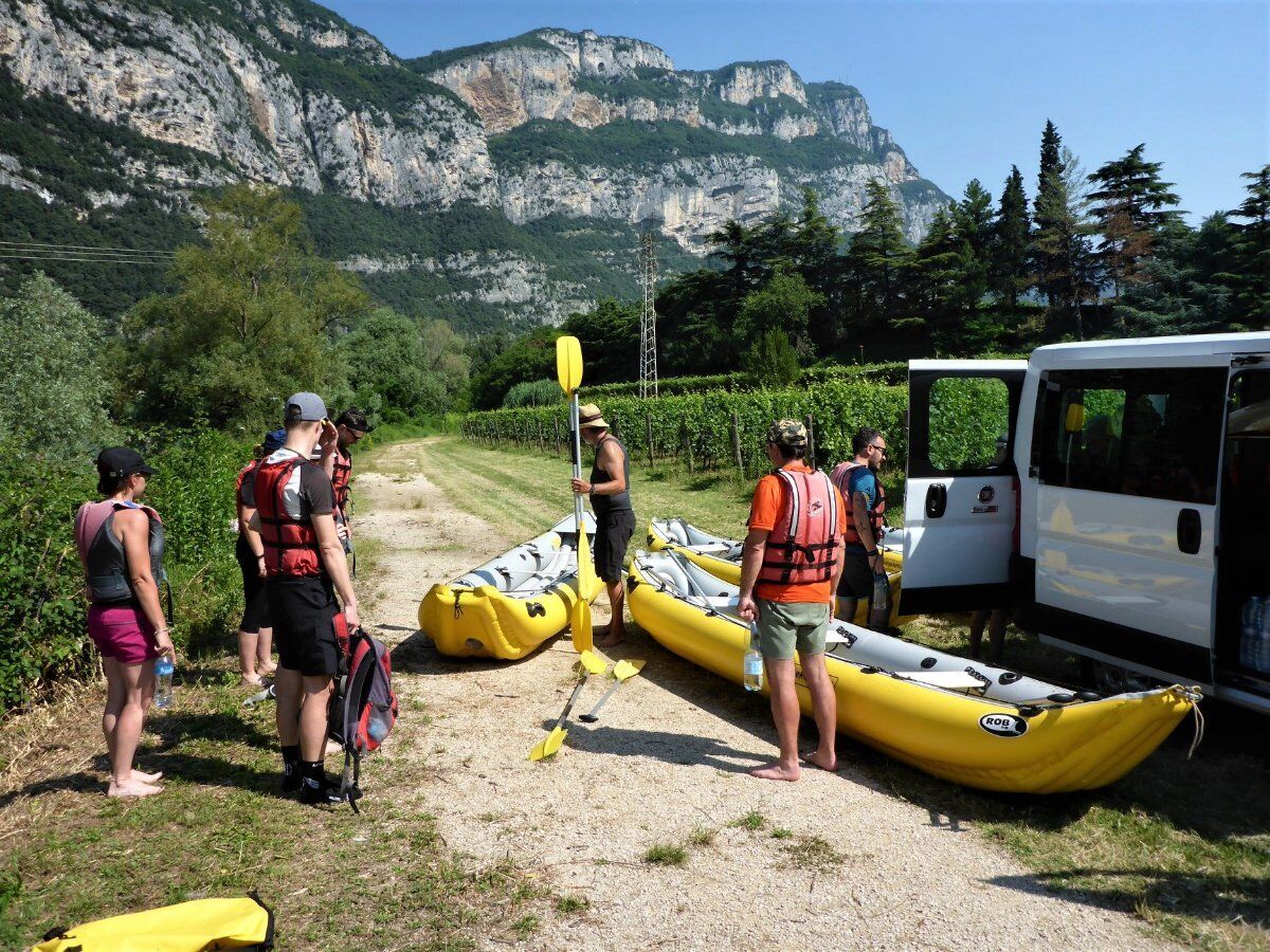 Kayak nel Fiume Adige e Visita all'antico Forte di Ceraino desktop picture
