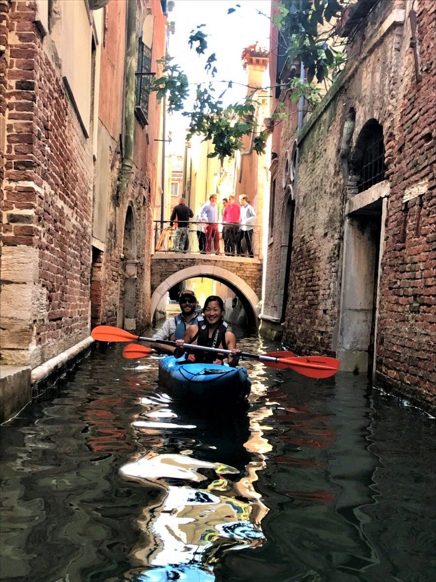 Un Inedito Tour in Kayak nei Canali Storici di Venezia desktop picture