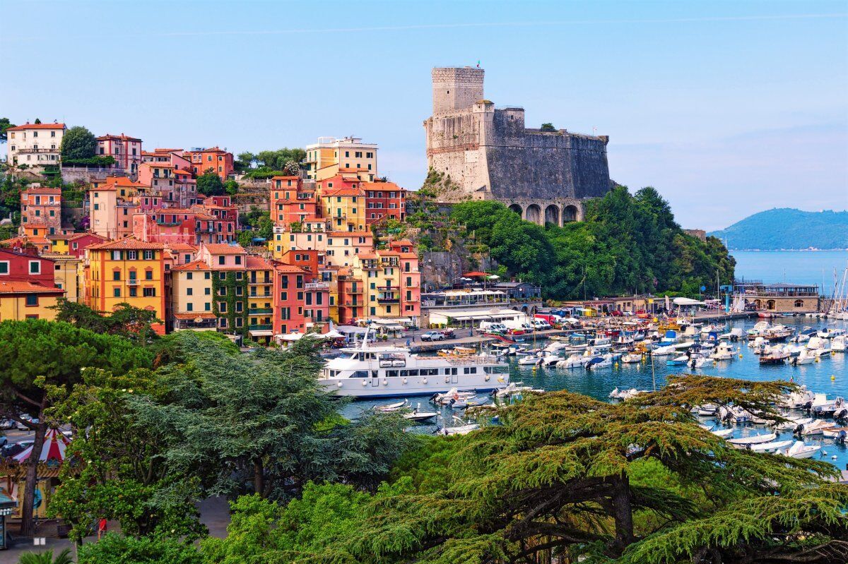 Lerici: Un Incantevole Tour nel Borgo Marinaro dei Poeti Lerici: Un Incantevole Tour nel Borgo Marinaro dei Poeti desktop picture