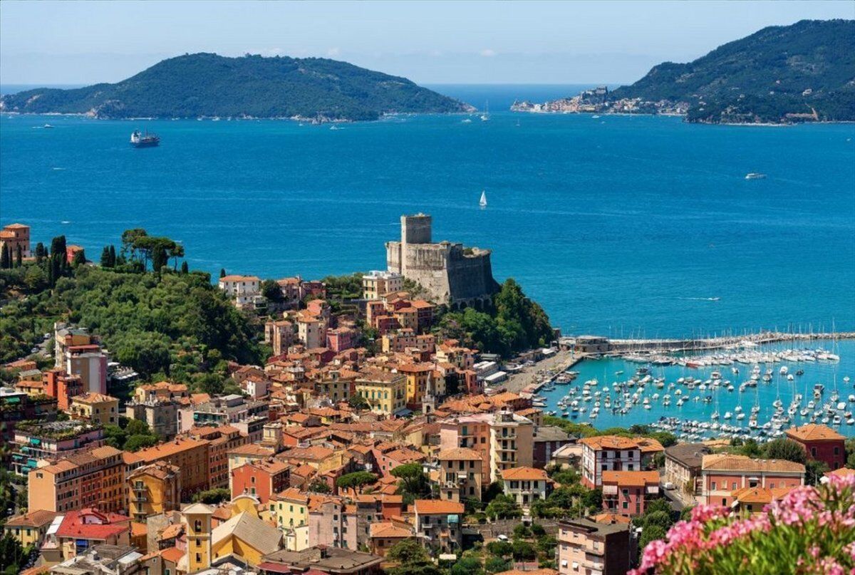 Lerici: Un Incantevole Tour nel Borgo Marinaro dei Poeti Lerici: Un Incantevole Tour nel Borgo Marinaro dei Poeti desktop picture