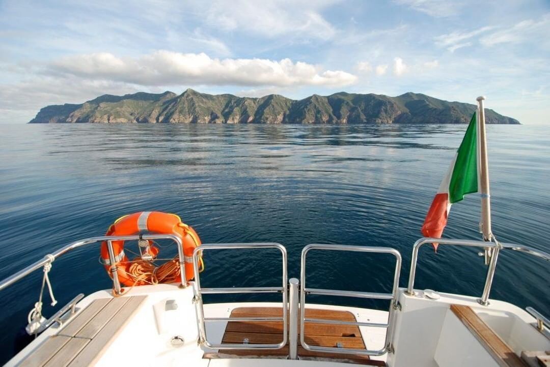 L'Isola di Capraia in Barca a Vela L'Isola di Capraia in Barca a Vela desktop picture