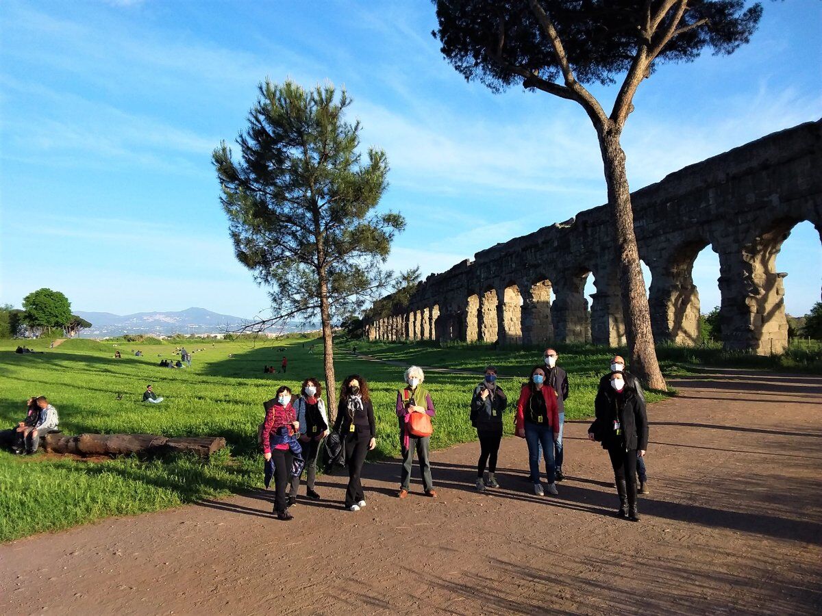 Passeggiata al Tramonto con Aperitivo lungo gli Acquedotti Romani desktop picture