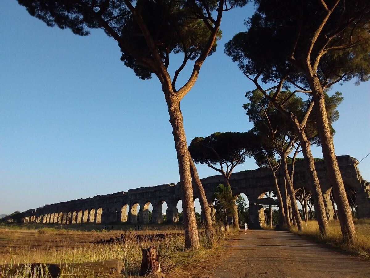 Passeggiata al Tramonto con Aperitivo lungo gli Acquedotti Romani desktop picture