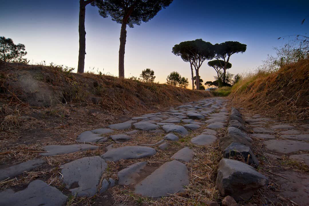 Passeggiata al Tramonto con Aperitivo lungo gli Acquedotti Romani desktop picture