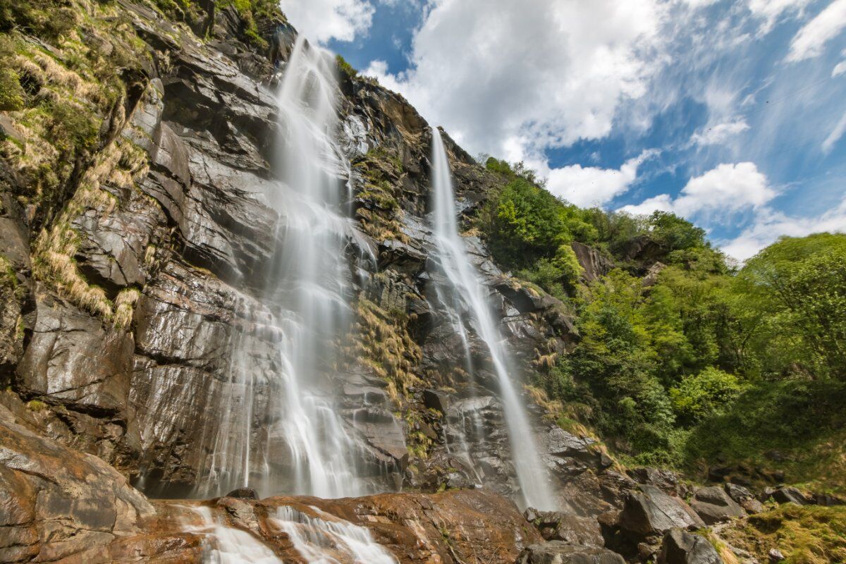 Trekking alle maestose Cascate dell’Acquafraggia desktop picture