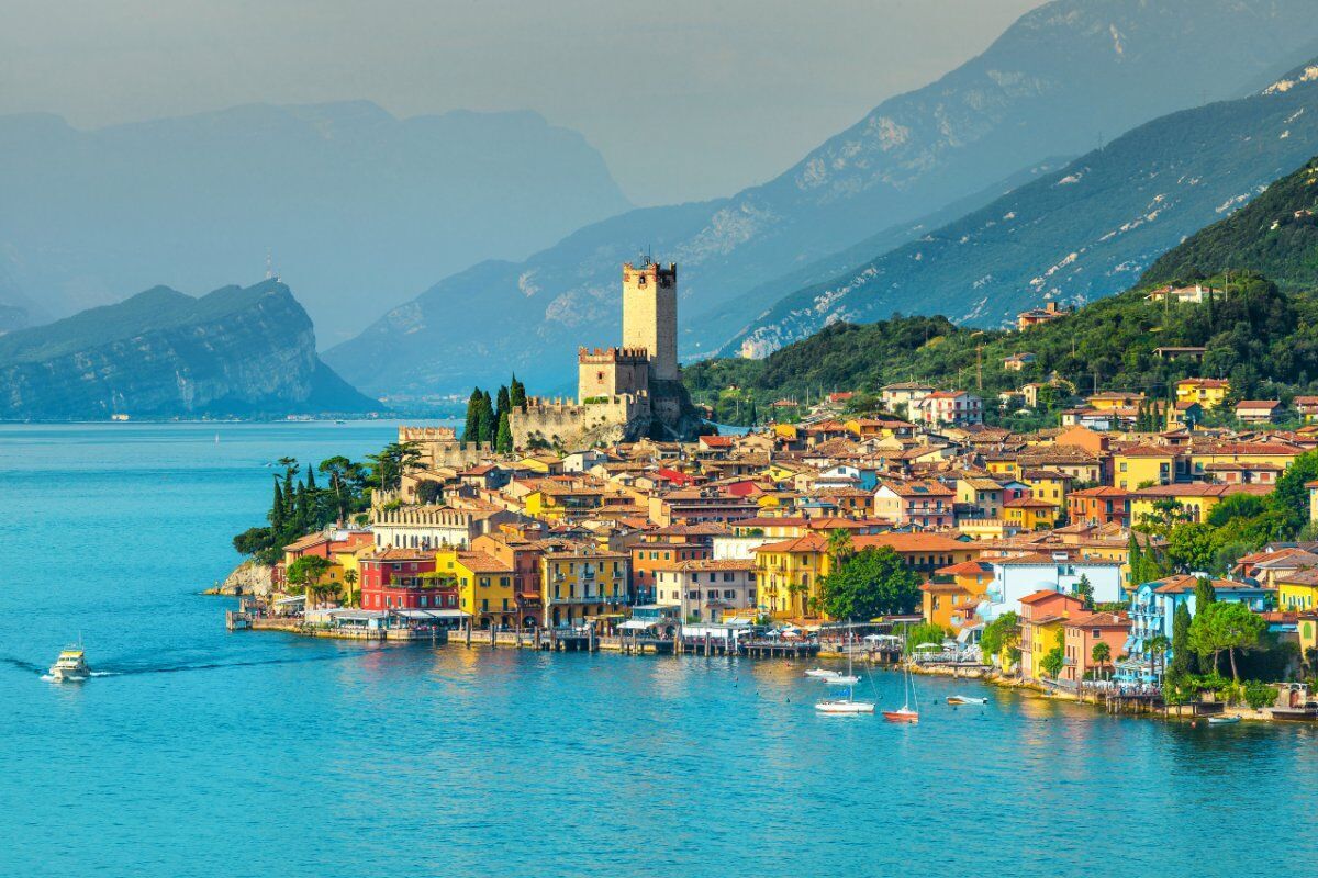 Trekking mozzafiato sul Lago di Garda: sulle tracce degli Antichi Pellegrini desktop picture
