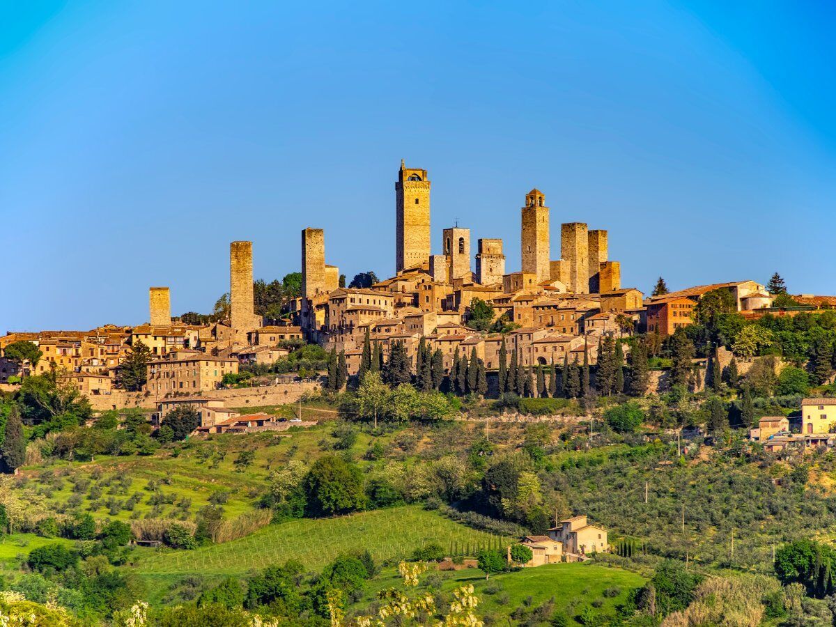 La Via Francigena: da San Gimignano a Siena La Via Francigena: da San Gimignano a Siena desktop picture
