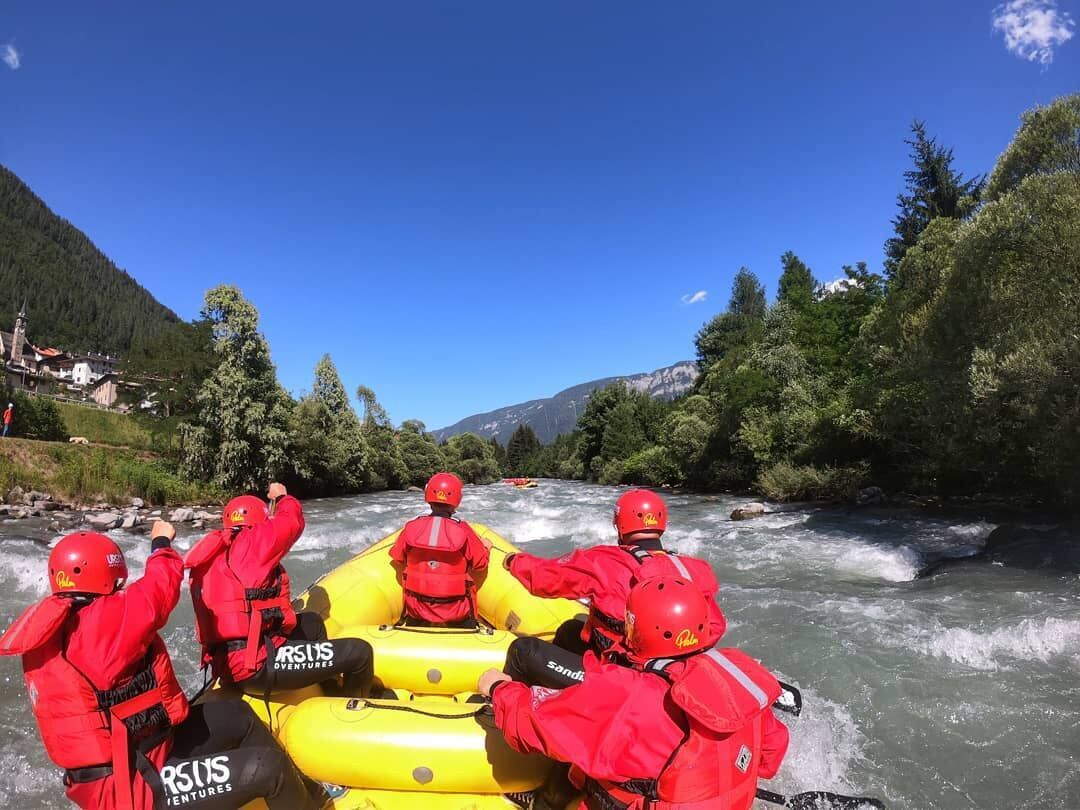 Emozionante Rafting lungo le Rapide del Fiume Noce desktop picture