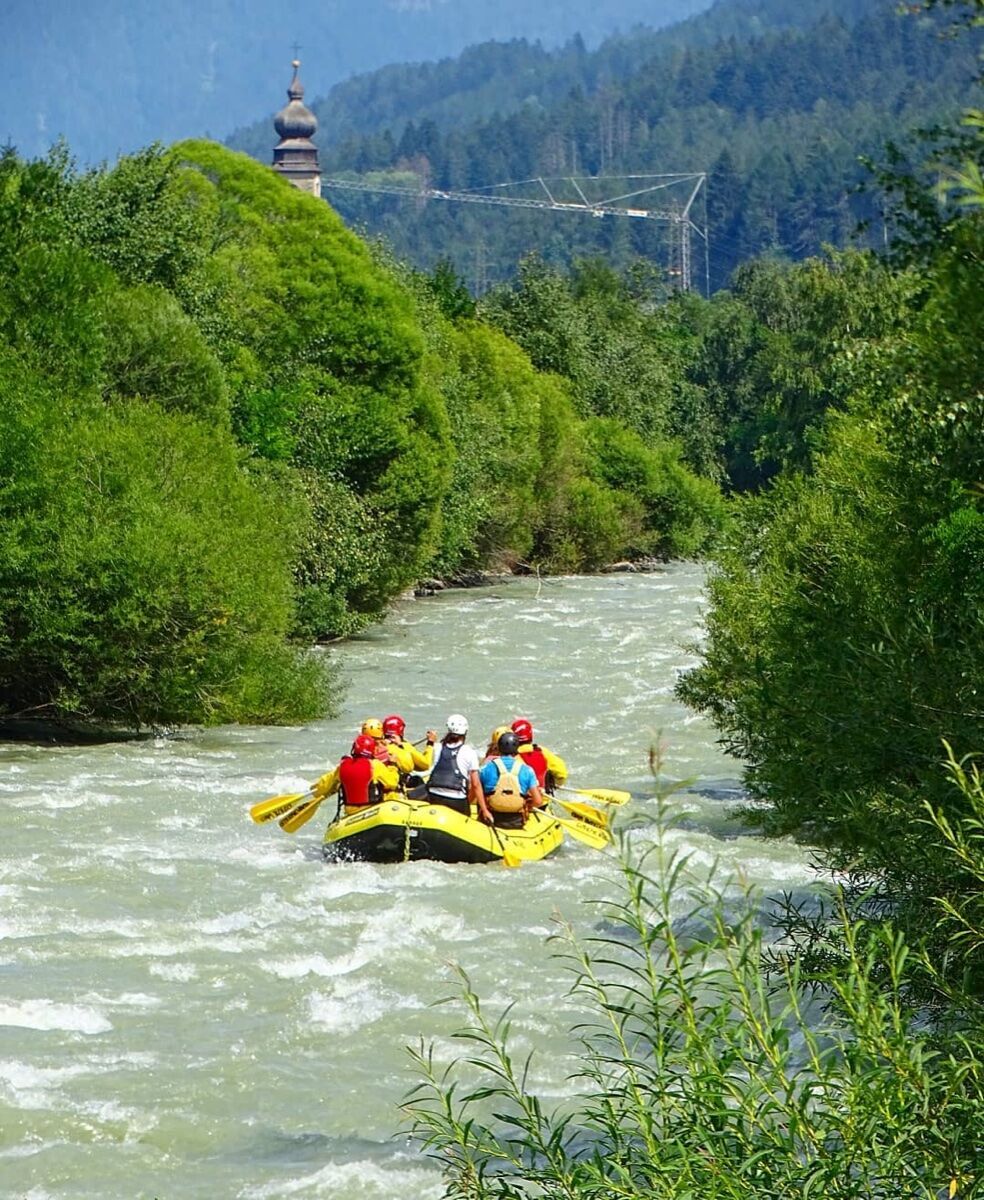 Emozionante Rafting lungo le Rapide del Fiume Noce desktop picture