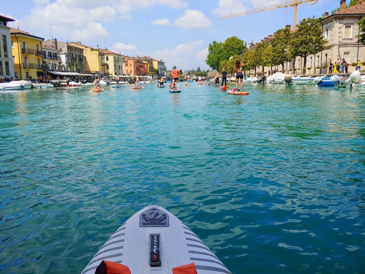 Giro in Stand Up Paddle tra le Mura Antiche di Peschiera del Garda Giro in Stand Up Paddle tra le Mura Antiche di Peschiera del Garda desktop picture