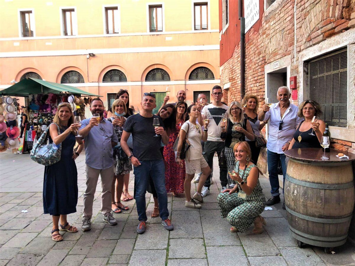 Bacaro Tour a Santa Croce e San Polo: immersione nei Sapori Veneziani desktop picture