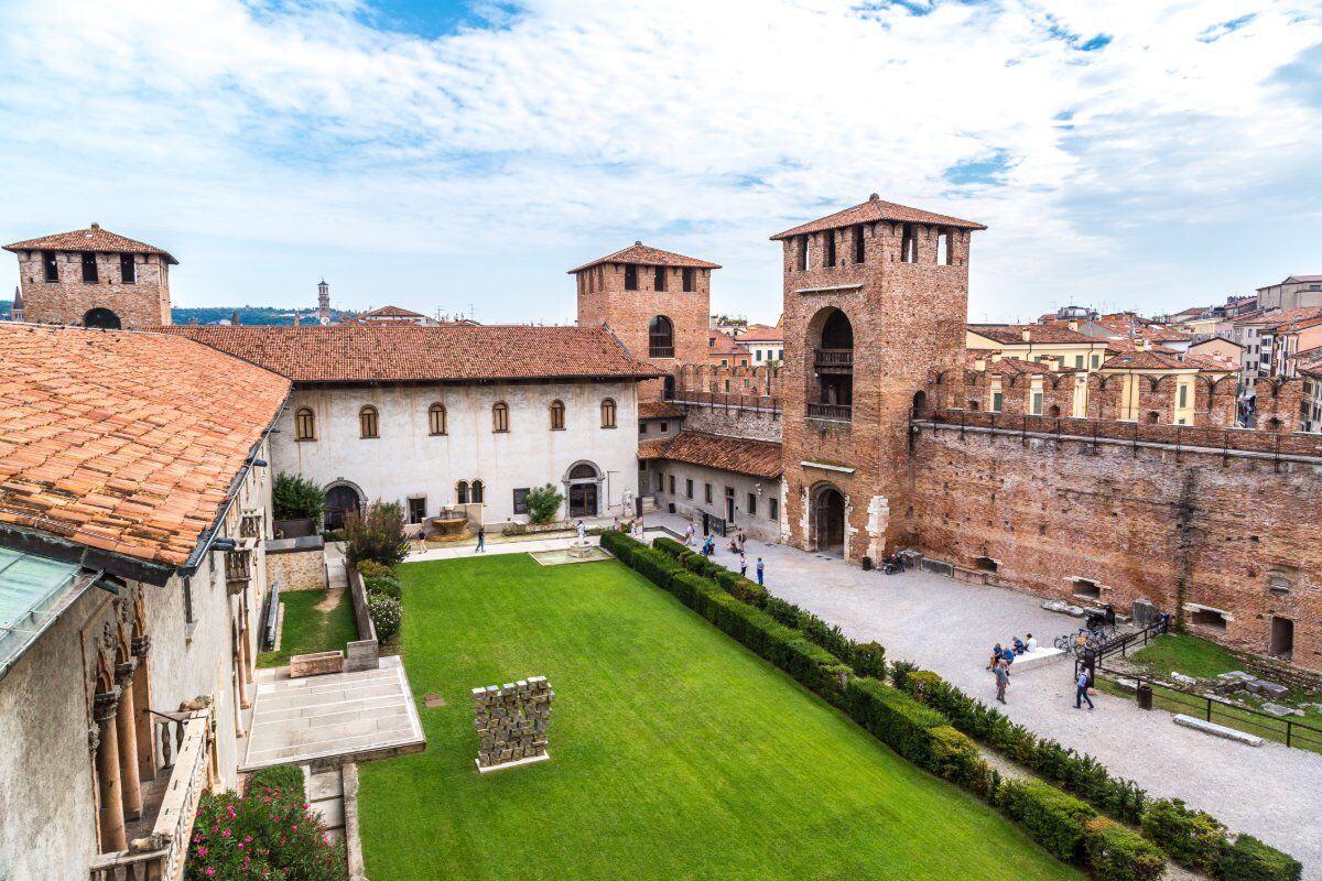 Trekking Urbano a Verona sulle orme di Dante Alighieri desktop picture