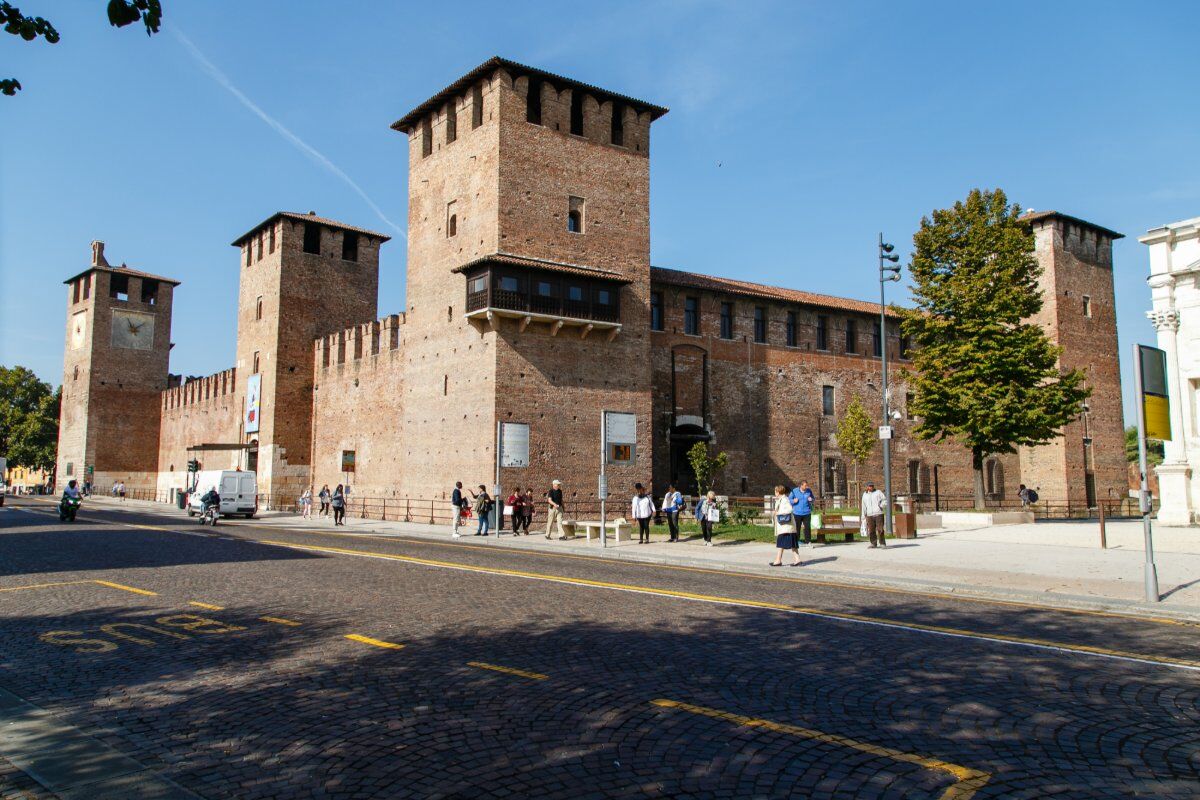 Trekking Urbano a Verona sulle orme di Dante Alighieri desktop picture