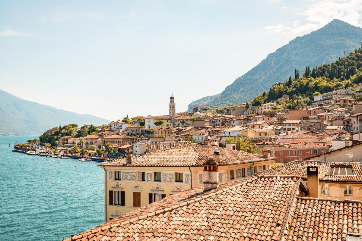 Visita a Limone sul Garda e alla storica Limonaia del Castèl desktop picture