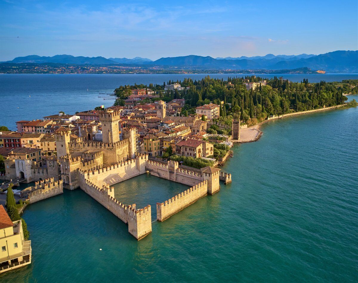 Tour Guidato di Sirmione e delle Grotte di Catullo Tour Guidato di Sirmione e delle Grotte di Catullo desktop picture