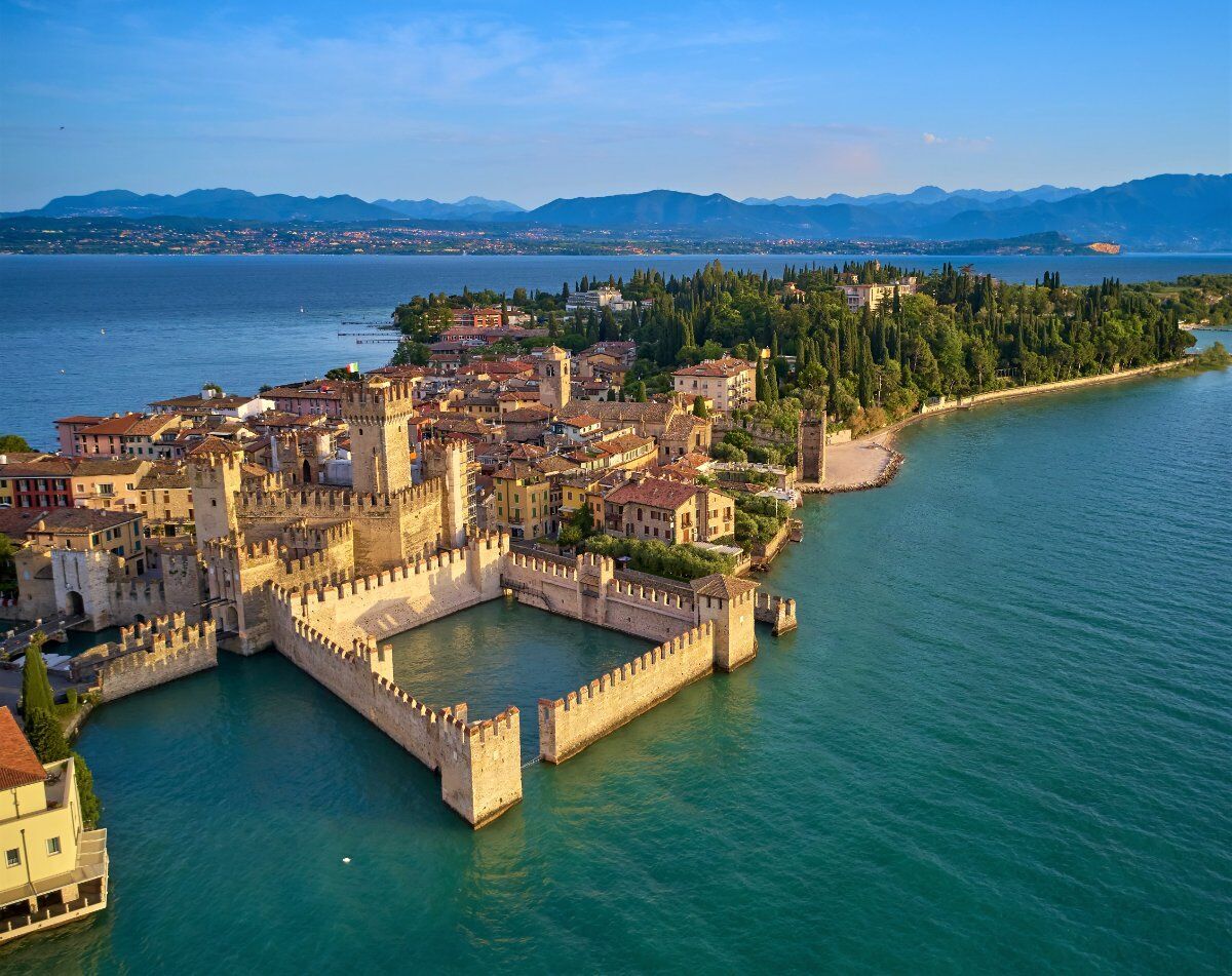 Tour Guidato di Sirmione e delle Grotte di Catullo desktop picture