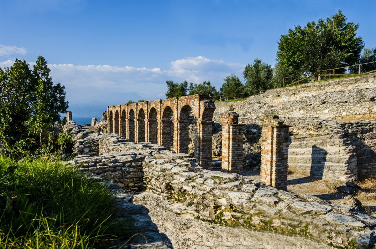 Tour Guidato di Sirmione e delle Grotte di Catullo desktop picture