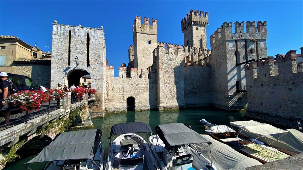 Tour Guidato di Sirmione e delle Grotte di Catullo desktop picture