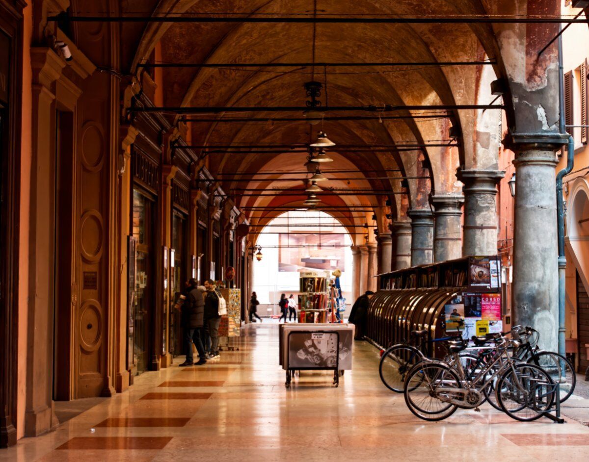 Visita Guidata della Bologna Noir: I Gialli della Città Rossa Visita Guidata della Bologna Noir: I Gialli della Città Rossa desktop picture