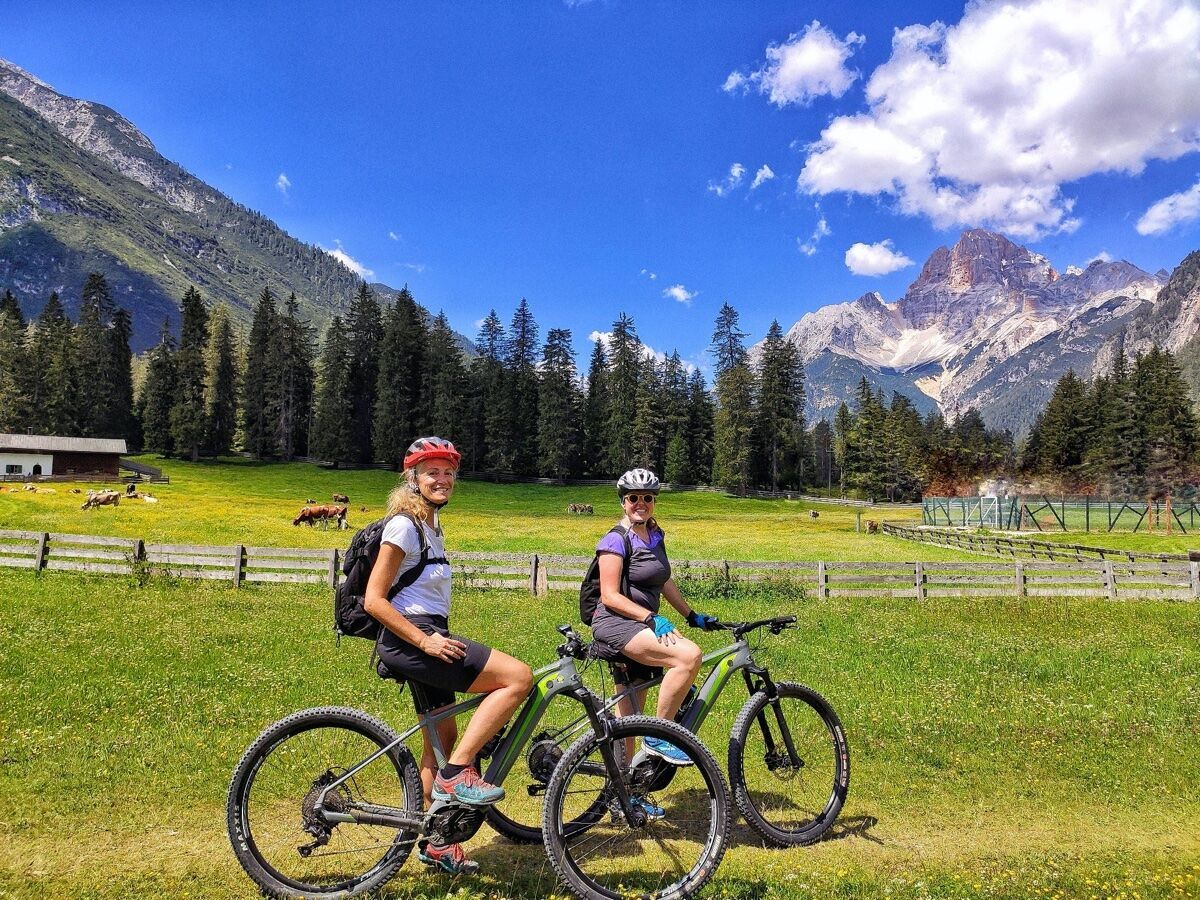 E-Bike Tour sulla Ciclabile delle Dolomiti tra Cortina e Dobbiaco desktop picture