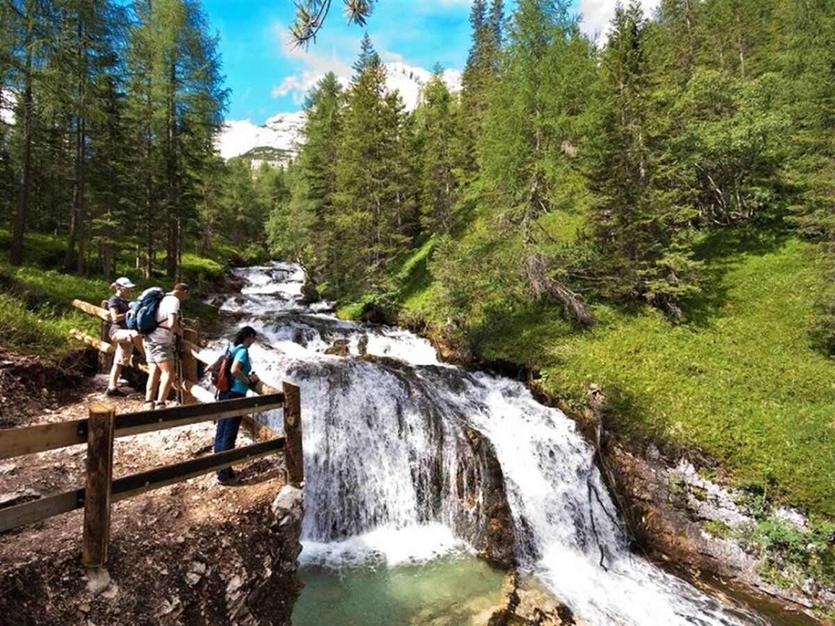 Escursione tra le Cascate della Val di Fanes desktop picture