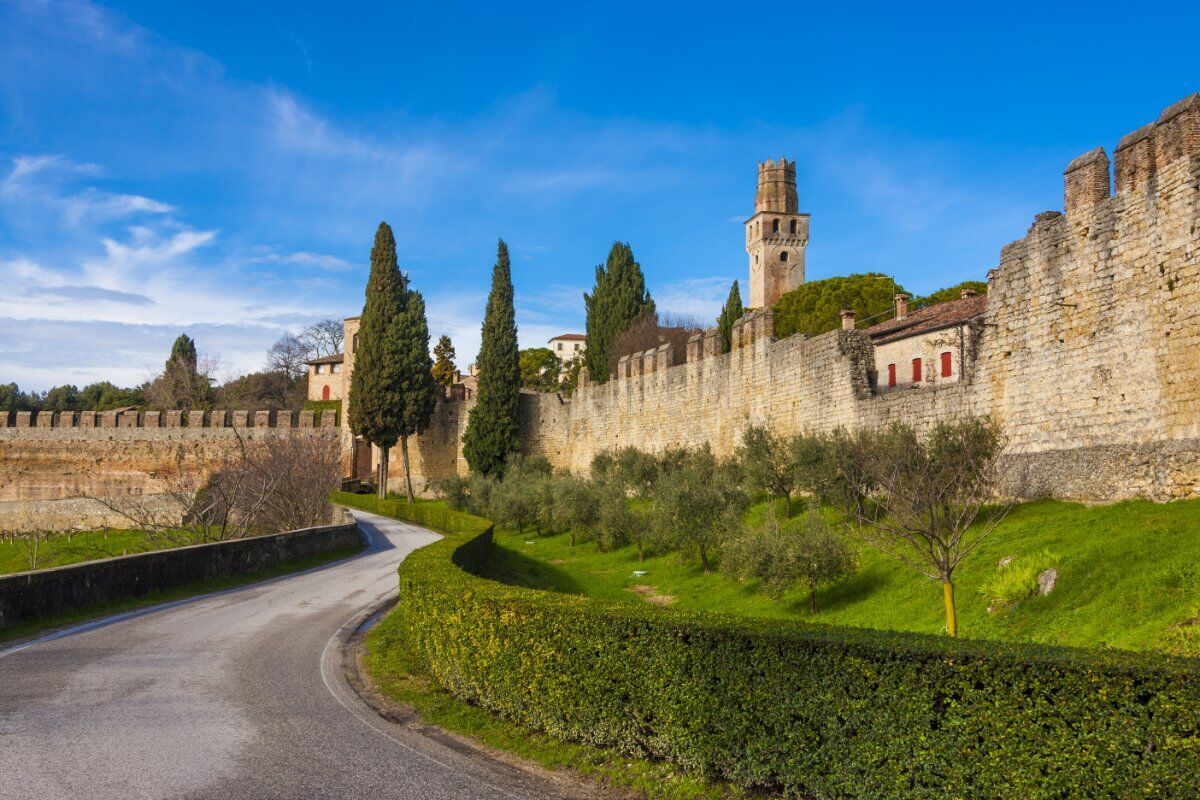 Visita Guidata del Castello di San Salvatore Visita Guidata del Castello di San Salvatore desktop picture