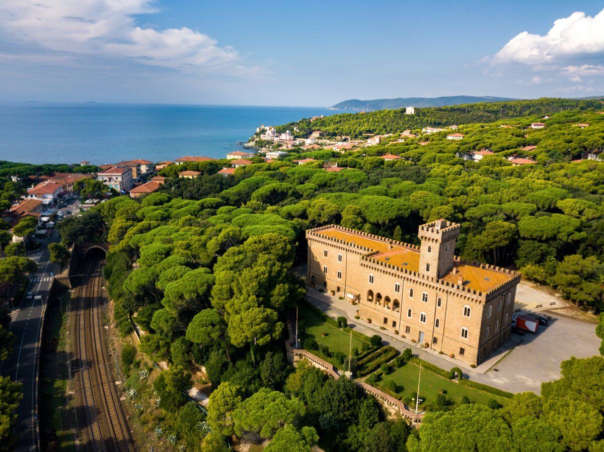 Castiglioncello: Escursione nella Perla del Tirreno desktop picture