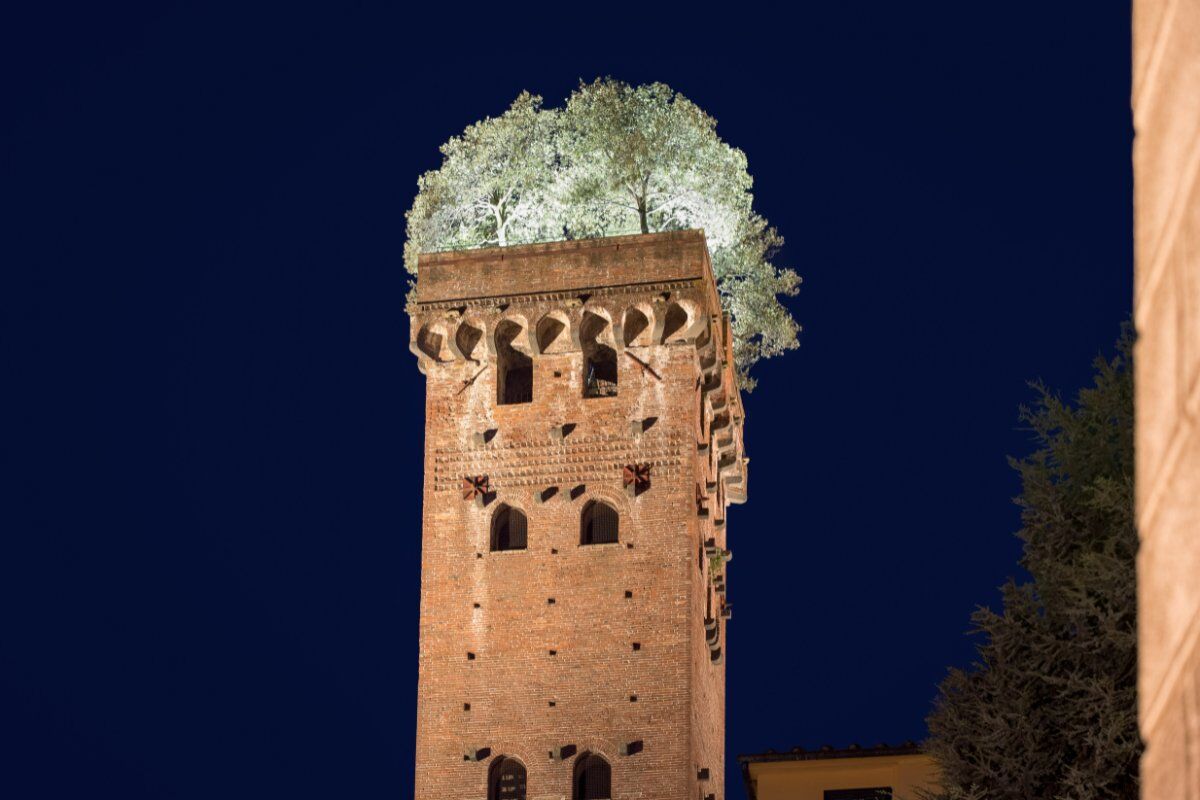 Lucca Insolita: Tour Serale tra Magia e Mistero desktop picture