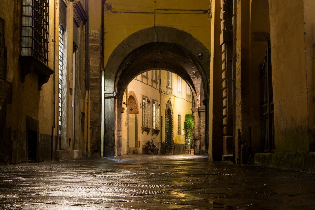 Lucca Insolita: Tour Serale tra Magia e Mistero desktop picture