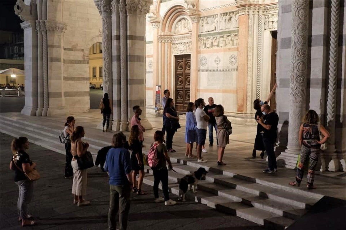 Lucca Inedita: Tour Serale con vista sulla Città desktop picture