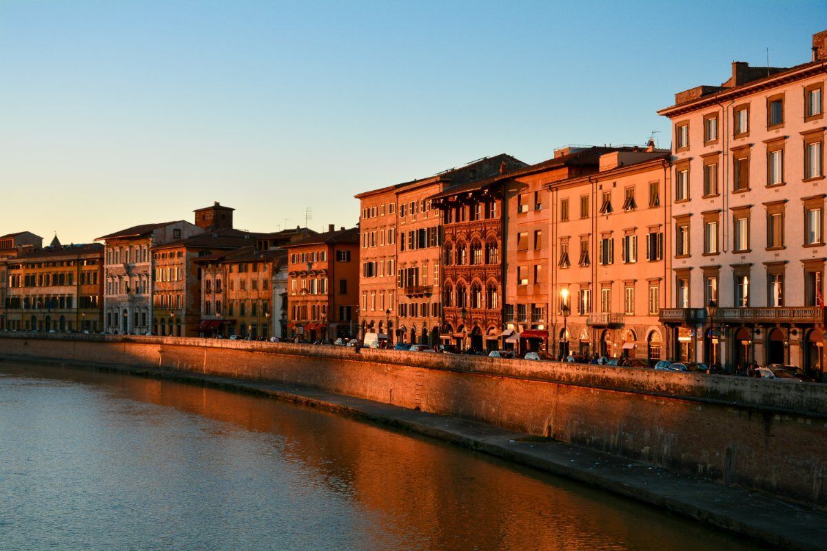 Pisa Insolita: Tour Guidato tra Storie e Curiosità desktop picture
