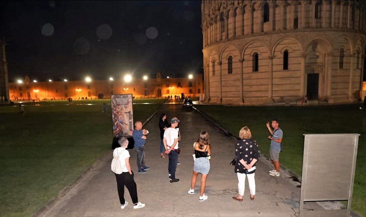 Tour Guidato in Piazza dei Miracoli: Simboli e Allegorie desktop picture