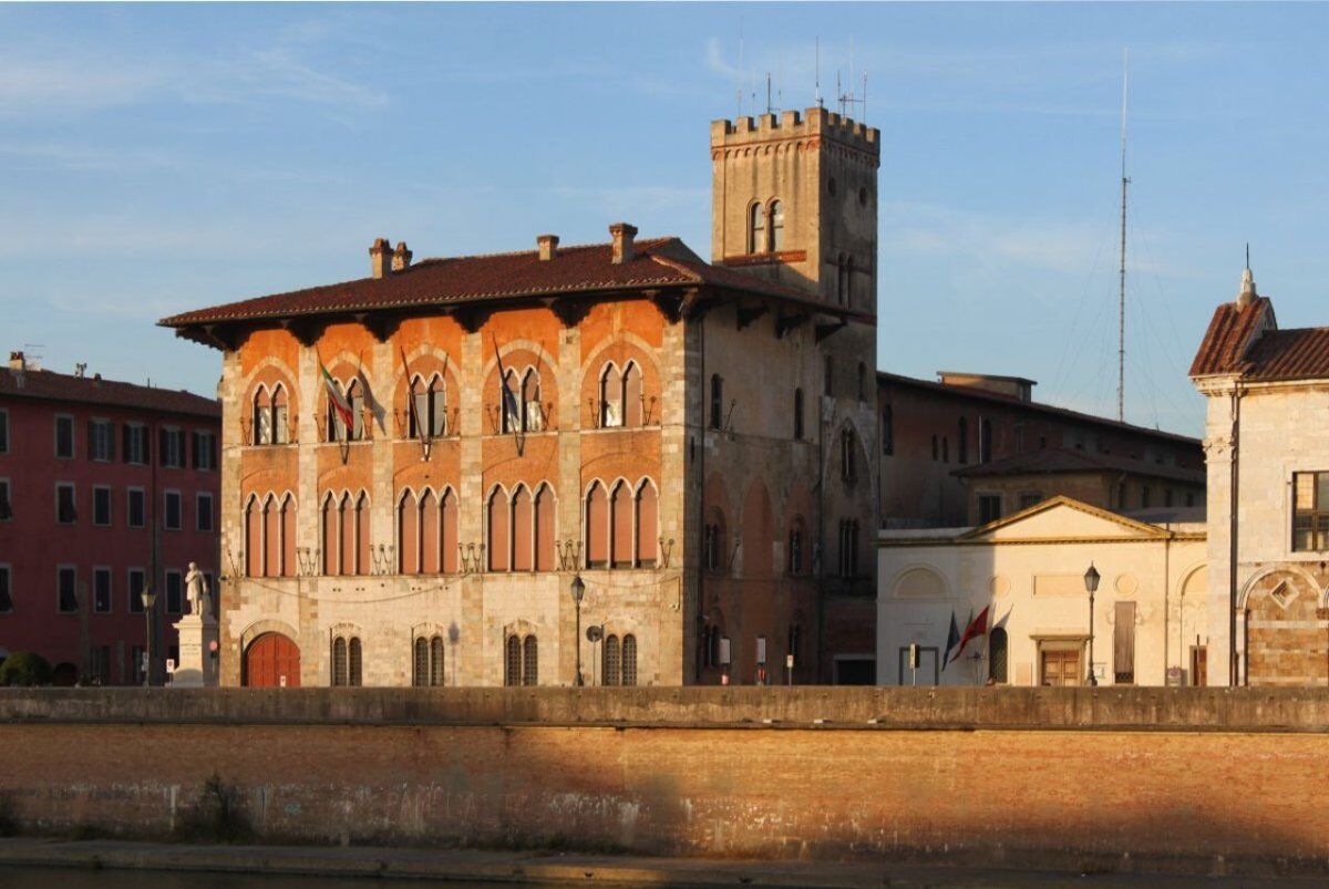 I Palazzi di Pisa: Tour Guidato da Piazza dei Cavalieri al Lungarno desktop picture
