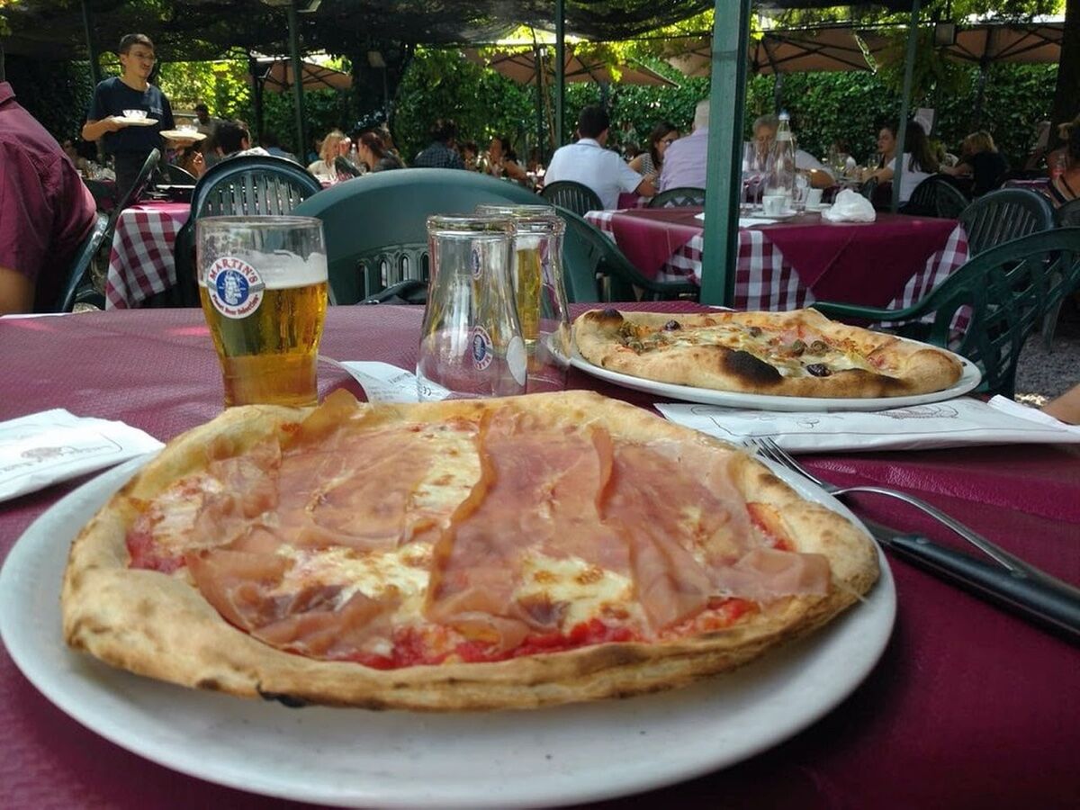 Pranzo allo storico Circolino Città Alta a Bergamo desktop picture