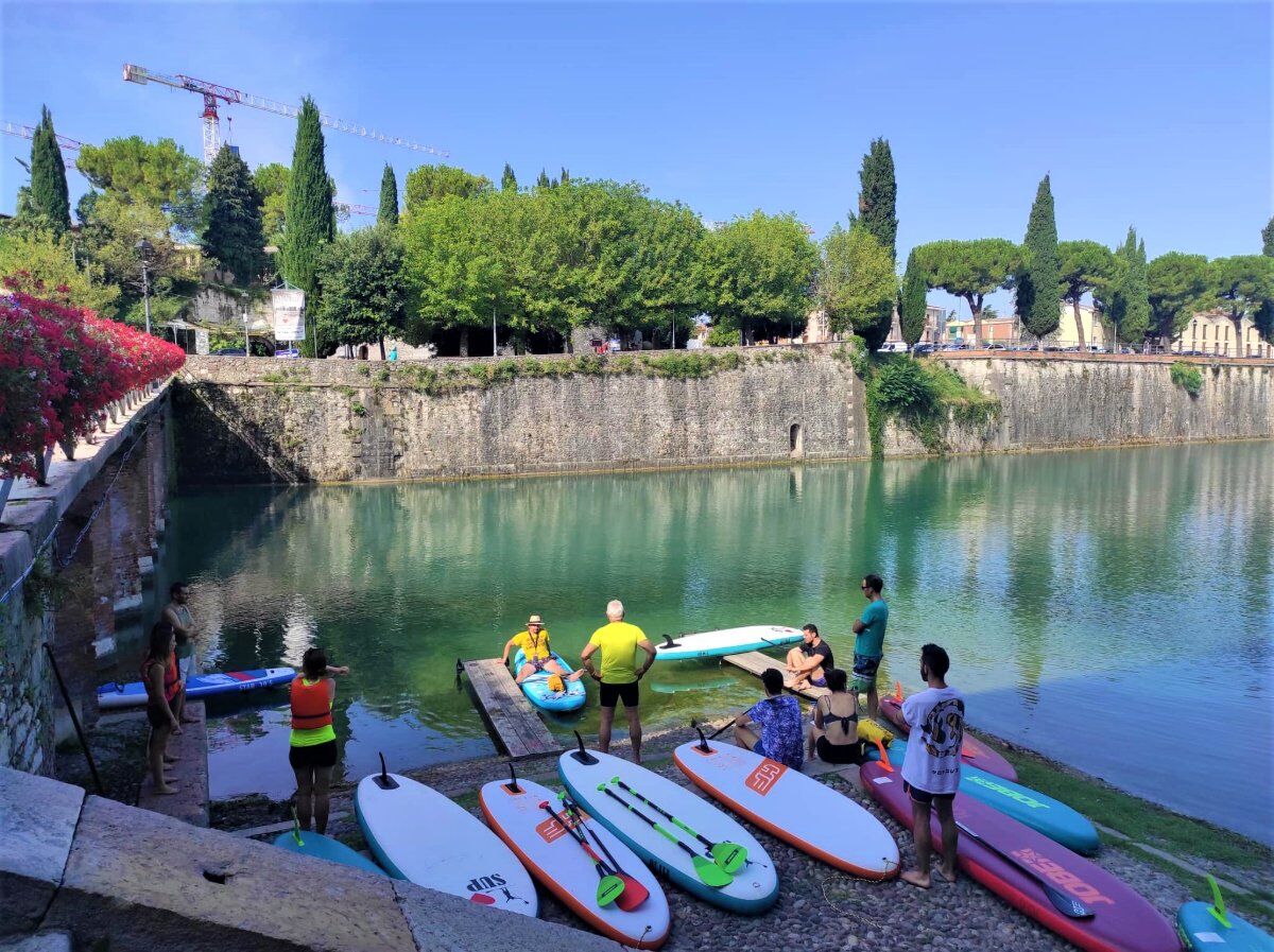 Tour in SUP con Yoga tra le mura di Peschiera del Garda Tour in SUP con Yoga tra le mura di Peschiera del Garda desktop picture