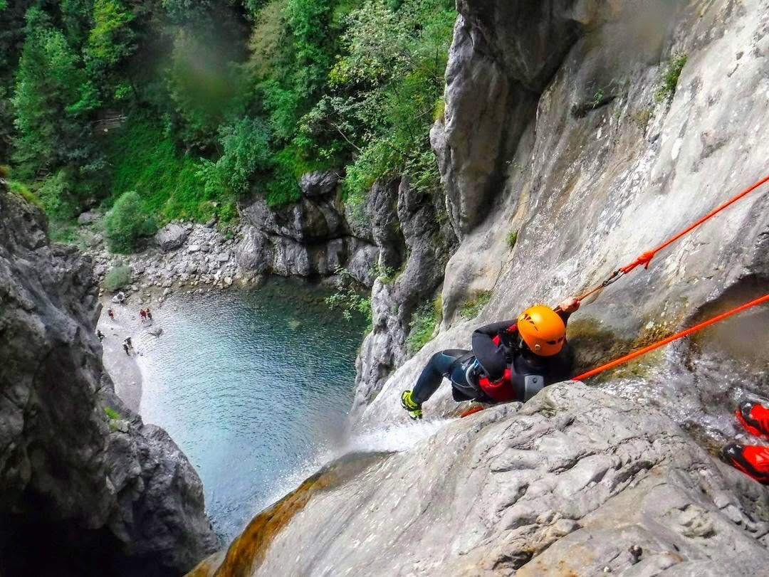 Canyoning Adrenalinico lungo il Torrente Palvico desktop picture