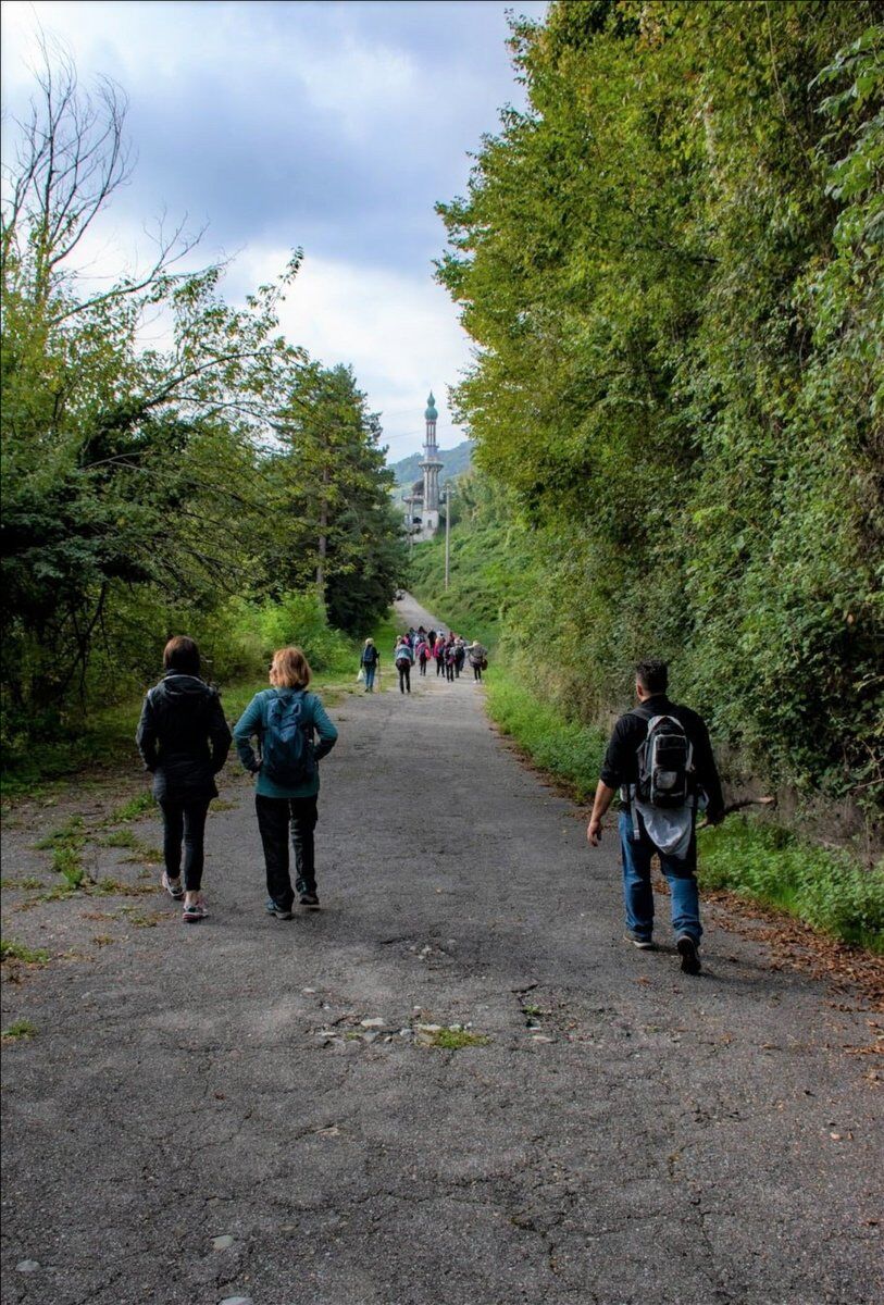 Trekking alle Porte di Consonno: Il Borgo Fantasma della Brianza desktop picture