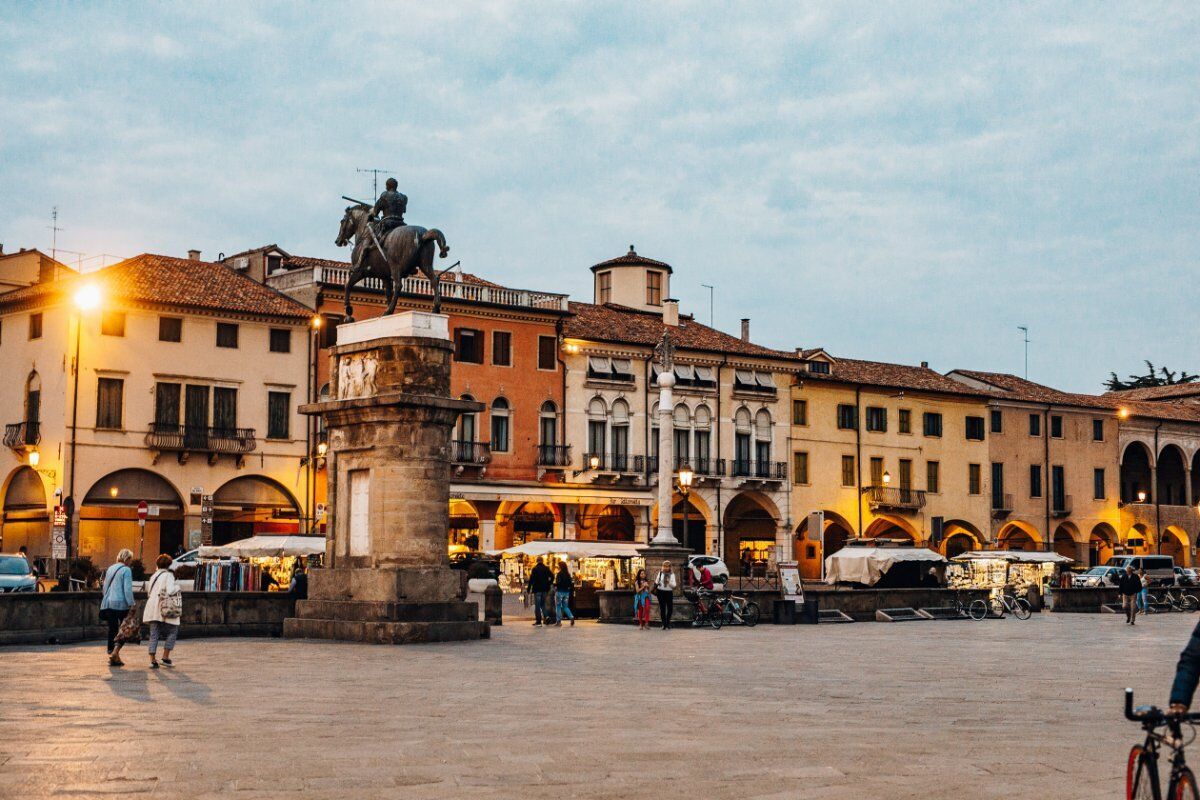 Padova Inedita: Passeggiata Serale al sapore di Spritz desktop picture