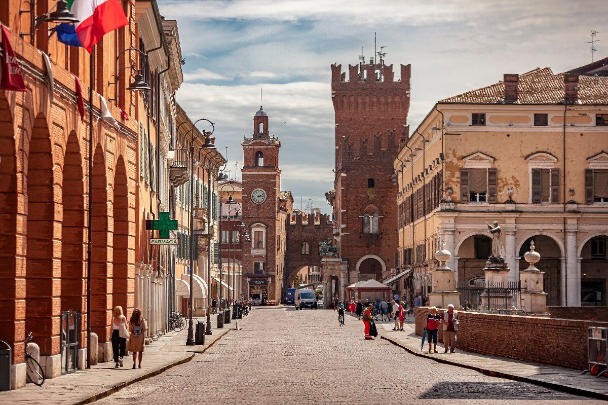 Una Passeggiata nella storia: la Ferrara Medievale Una Passeggiata nella storia: la Ferrara Medievale desktop picture