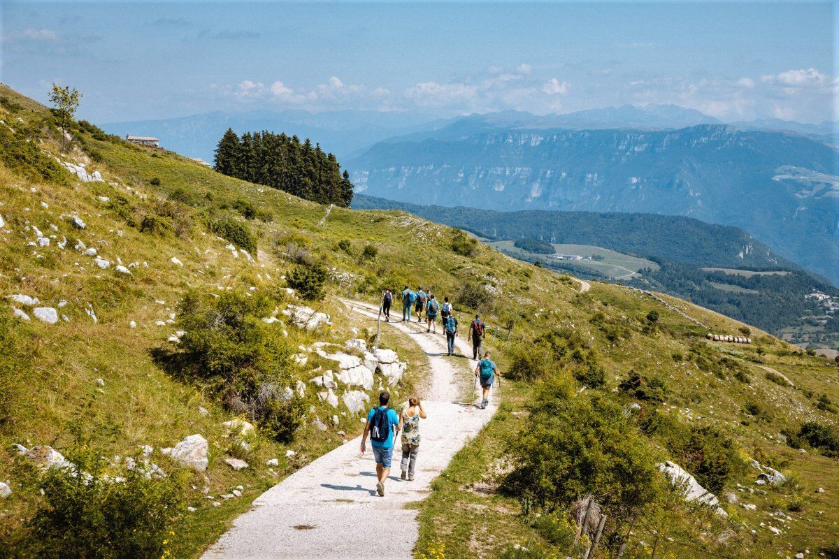 La magia del Monte Baldo: il sentiero Lino Ottaviani La magia del Monte Baldo: il sentiero Lino Ottaviani desktop picture