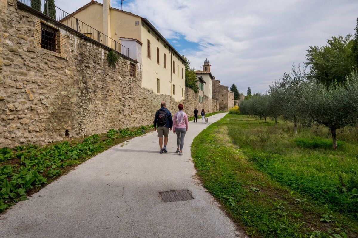 Passeggiata a Bevagna con Degustazione di Vini Umbri desktop picture