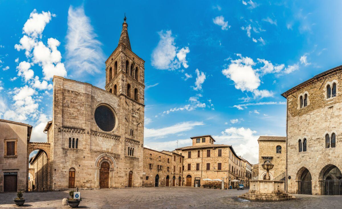 Passeggiata a Bevagna con Degustazione di Vini Umbri Passeggiata a Bevagna con Degustazione di Vini Umbri desktop picture