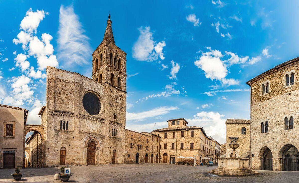 Passeggiata a Bevagna con Degustazione di Vini Umbri desktop picture