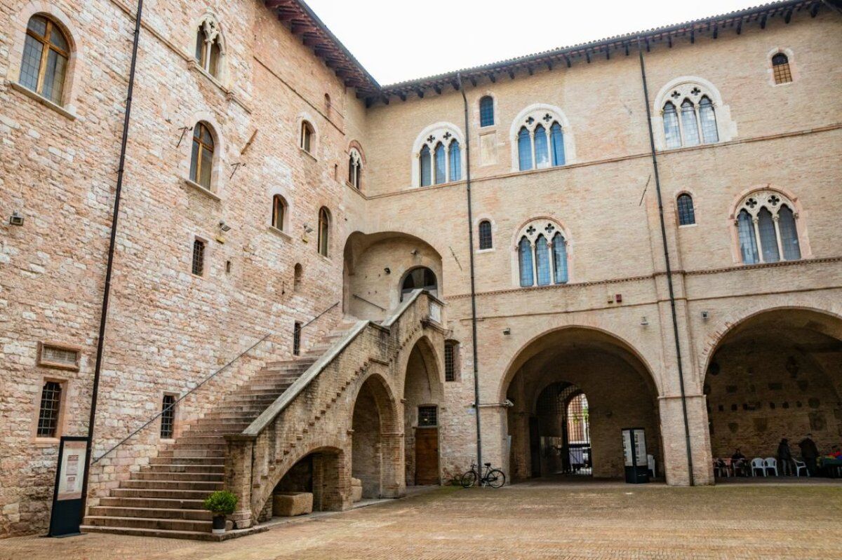 Tour Enogastronomico con Aperitivo a Foligno: Piccola Perla Umbra Tour Enogastronomico con Aperitivo a Foligno: Piccola Perla Umbra desktop picture