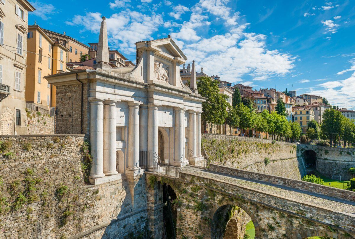 Passeggiata attraverso la Storia: i Castelli di Bergamo desktop picture
