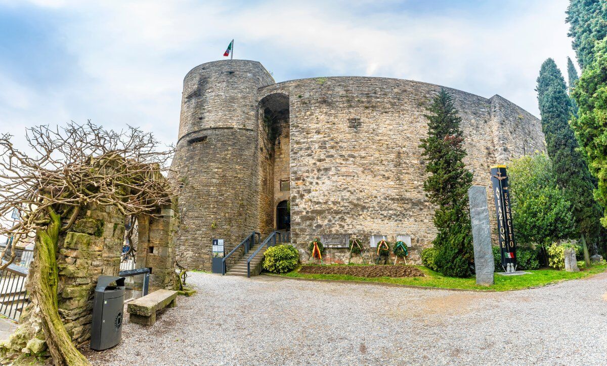 Passeggiata attraverso la Storia: i Castelli di Bergamo desktop picture